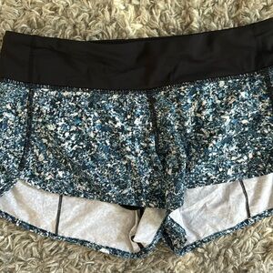 Lululemon  Size 4 Speed Ups 2.5" inseam